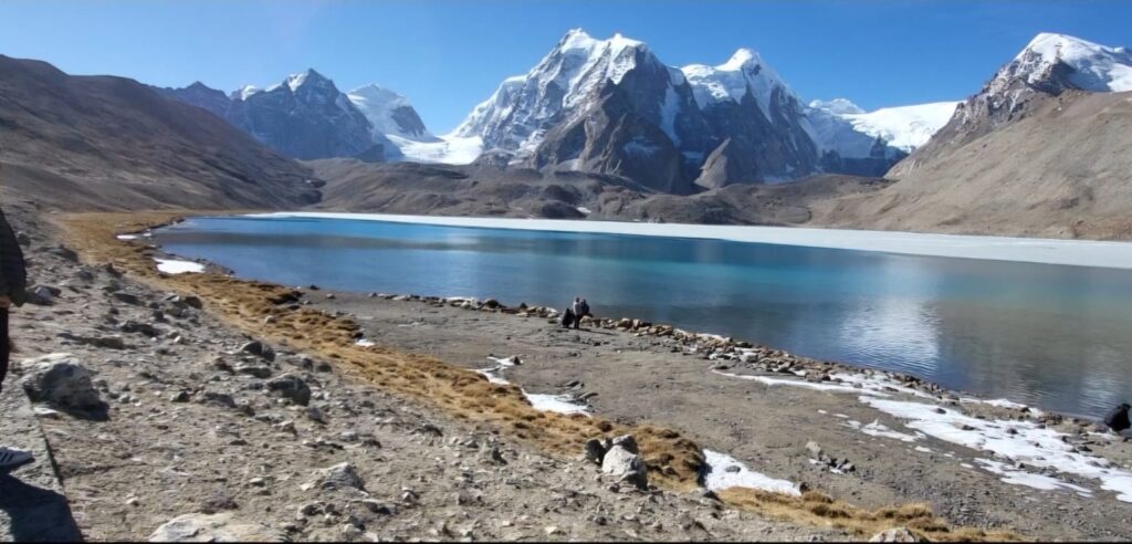 gurudongmar lake trekking around the lake